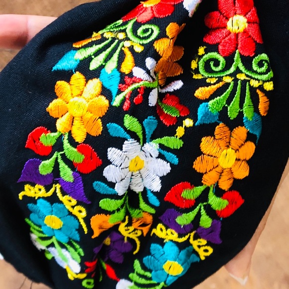 Mexican Embroidered Face Mask Floral Puebla Fiesta - Picture 3 of 6